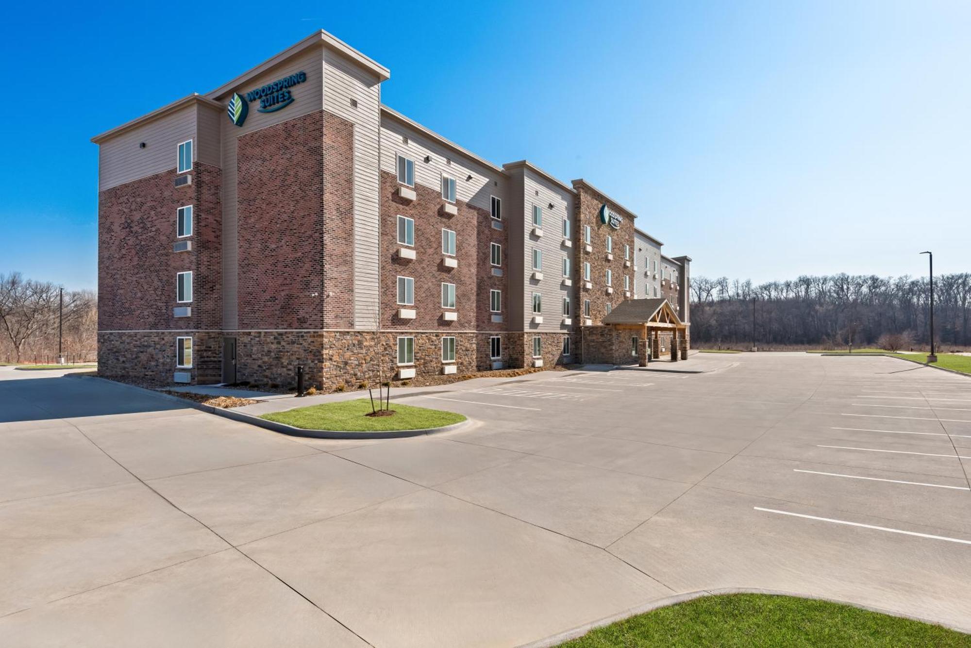 Woodspring Suites Coralville Iowa City Exteriör bild